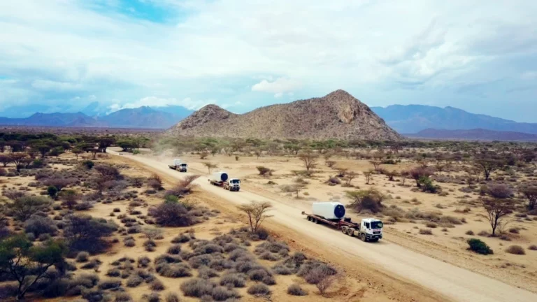 Convoi exceptionnel en camion dans le désert